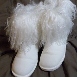 womens size 8 white fur Bearpaw boots